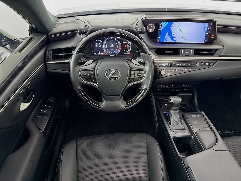 Thumbnail: 2021 Lexus ES - 23