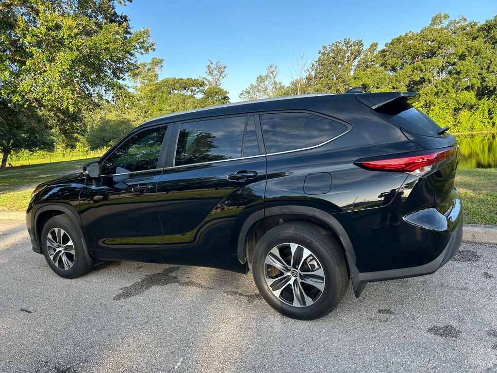 Thumbnail: 2023 Toyota Highlander - 4