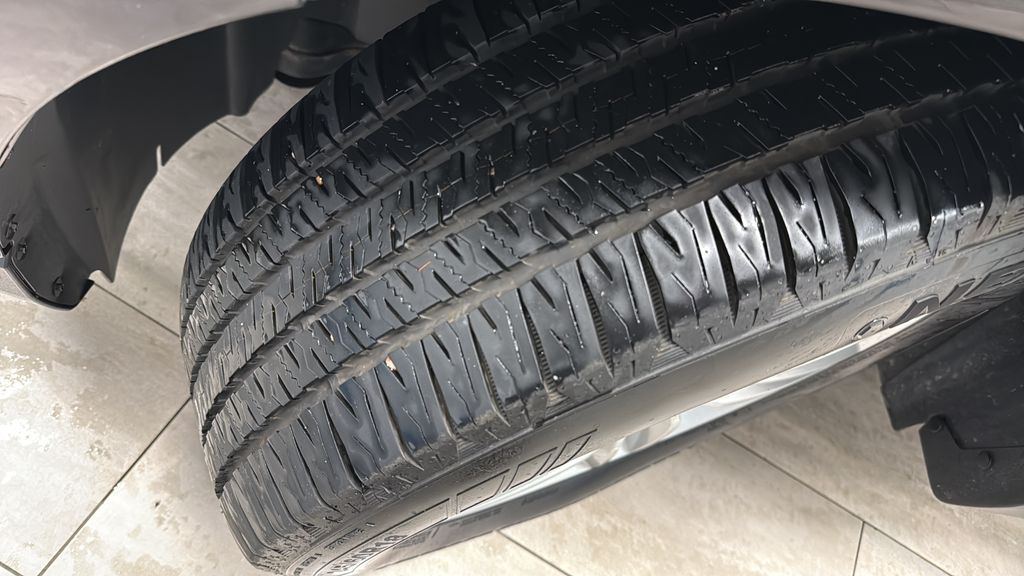 Used 2018 Shadow Black Ford SEL image 37