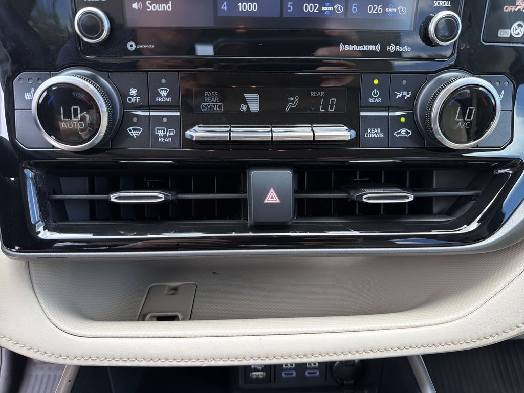 Used 2022 Toyota Highlander Hybrid SUV