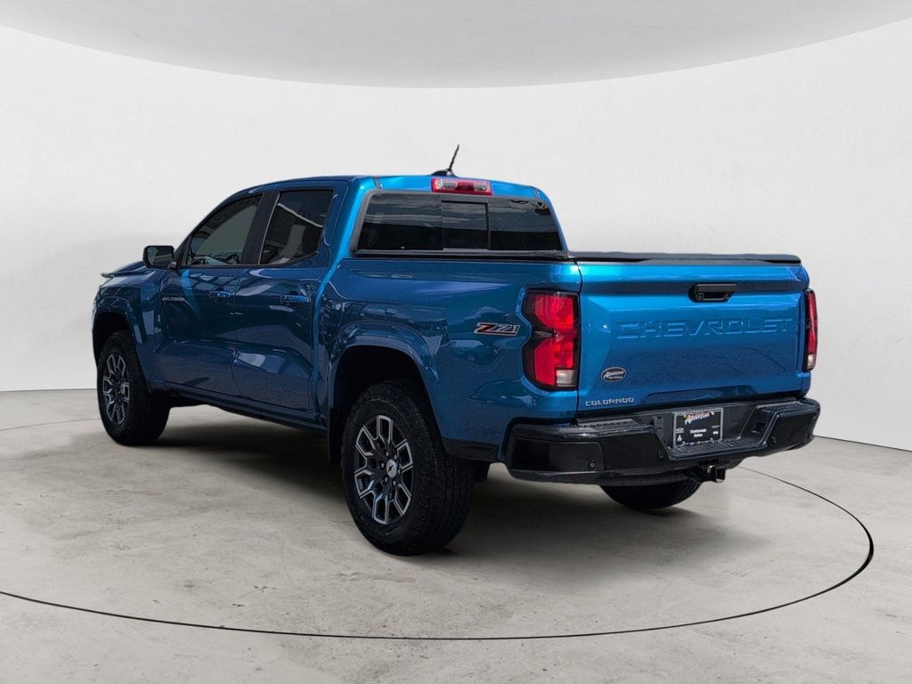 View vehicle photo 5