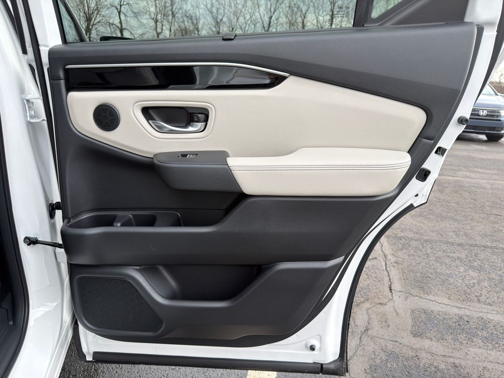 Thumbnail: 2026 Honda Pilot - 25