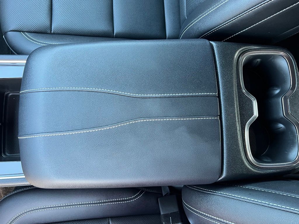 Used 2025 Chevrolet Traverse SUV