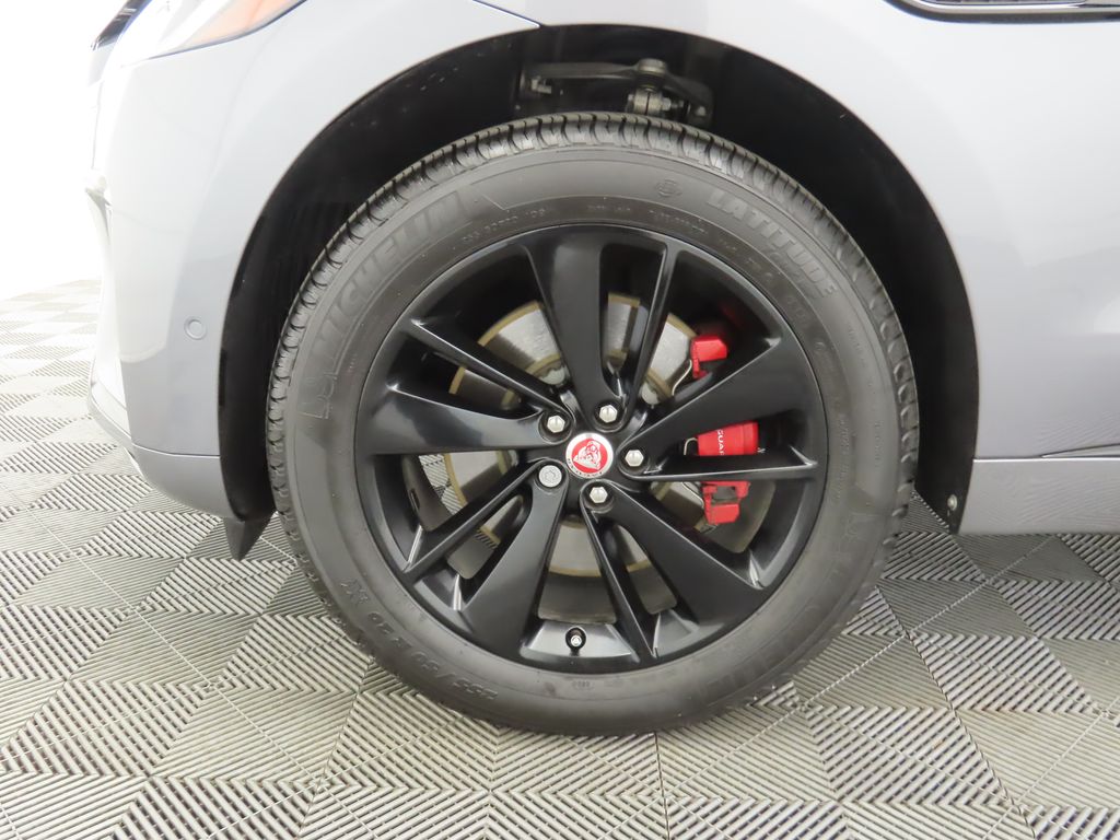 Thumbnail: 2021 Jaguar F-Pace - 28