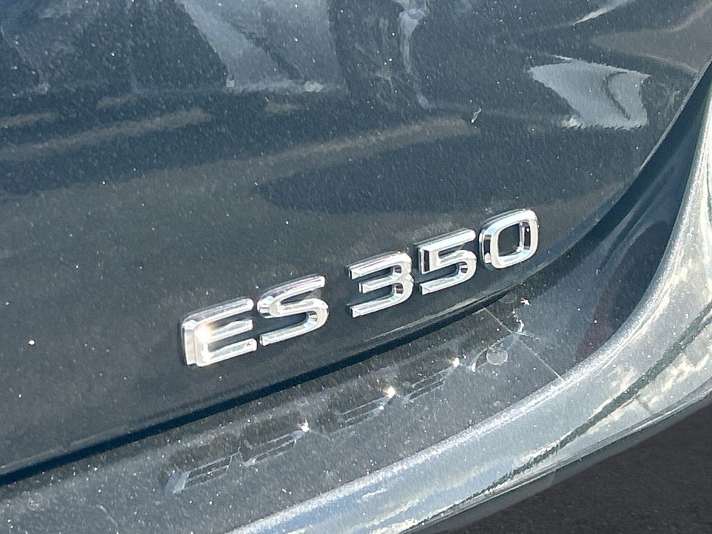 Thumbnail: 2022 Lexus ES - 32