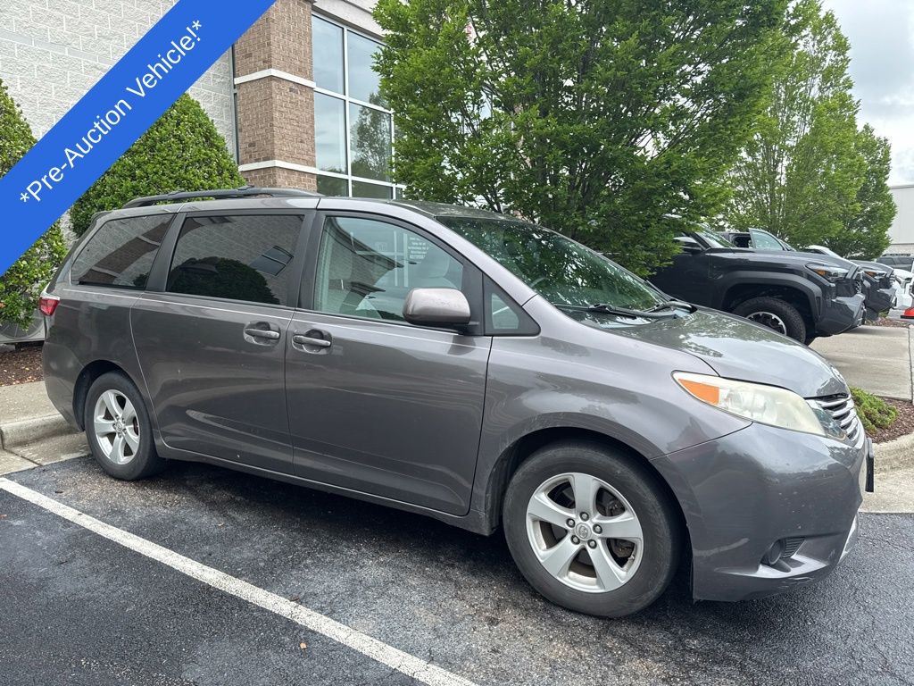 2015 Toyota Sienna LE 7-Passenger Auto Access Seat