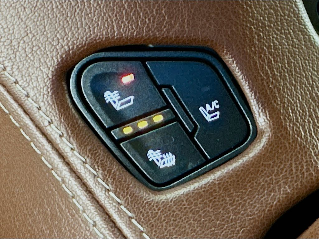 Thumbnail: 2015 Chevrolet Suburban - 21