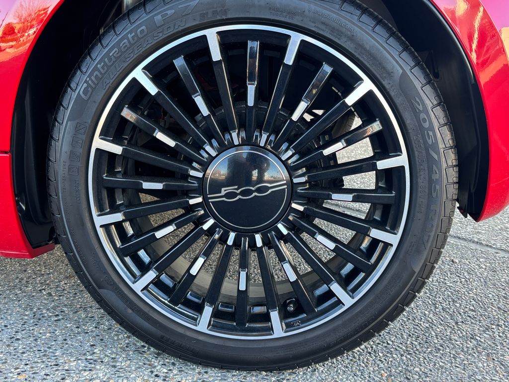 Thumbnail: 2024 Fiat 500e - 27