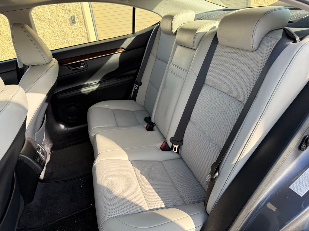Thumbnail: 2015 Lexus ES - 9