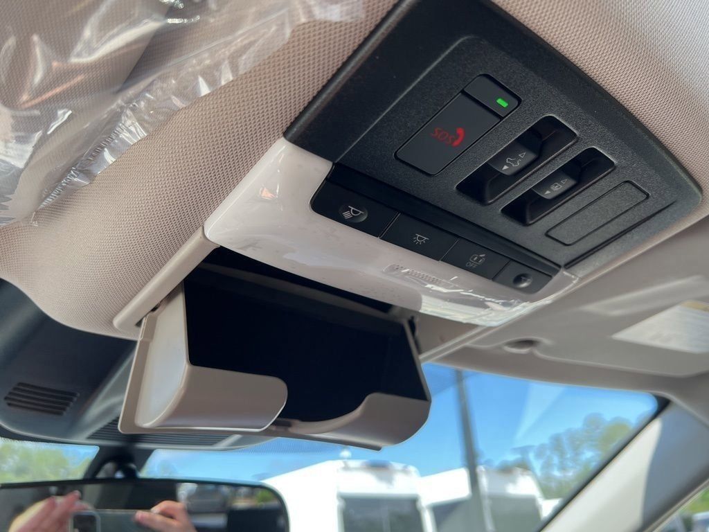 2025 Everest White Pearl Nissan Rogue SV FWD SUV