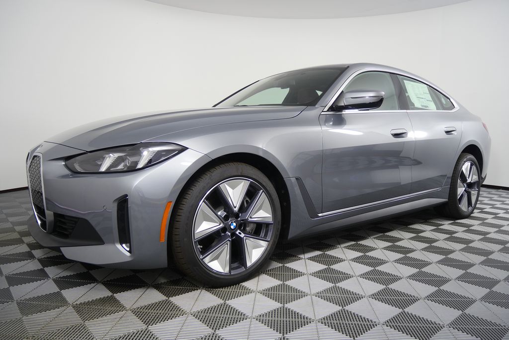 Thumbnail: 2025 BMW i4 - 8