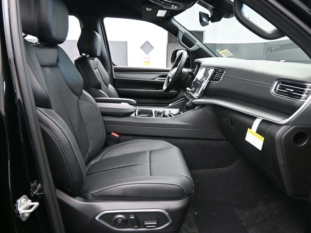 New 2026 High Gloss Black Jeep Limited Altitude image 44