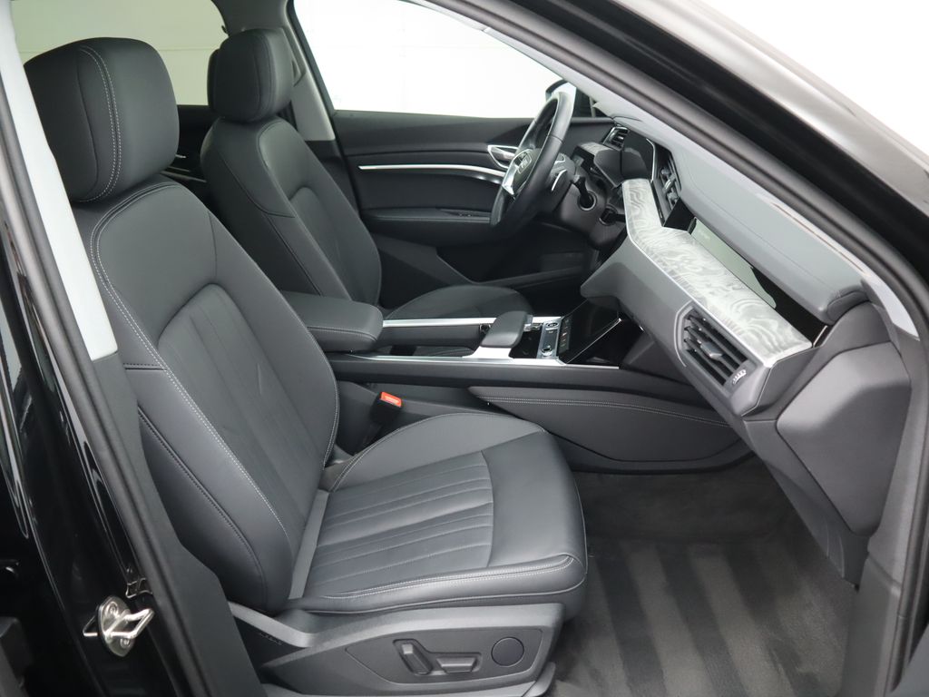 2021 Audi e-tron Premium 21