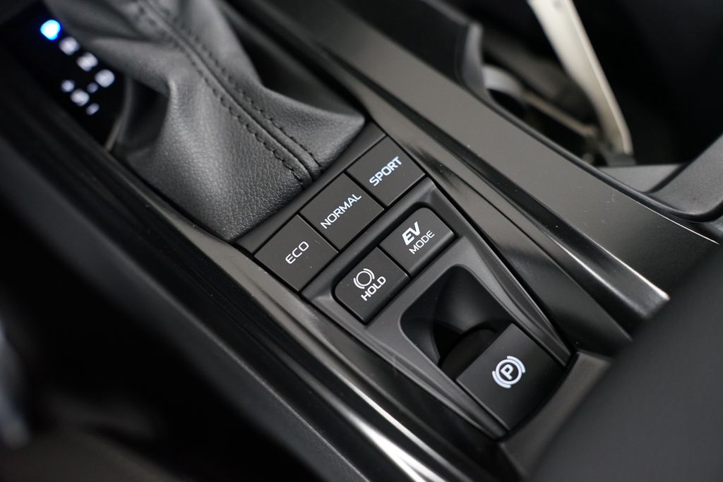 2025 Toyota Camry SE 23