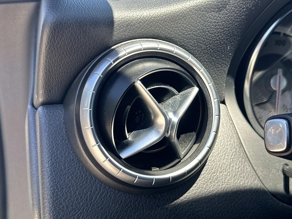 Thumbnail: 2014 Mercedes-Benz CLA - 30