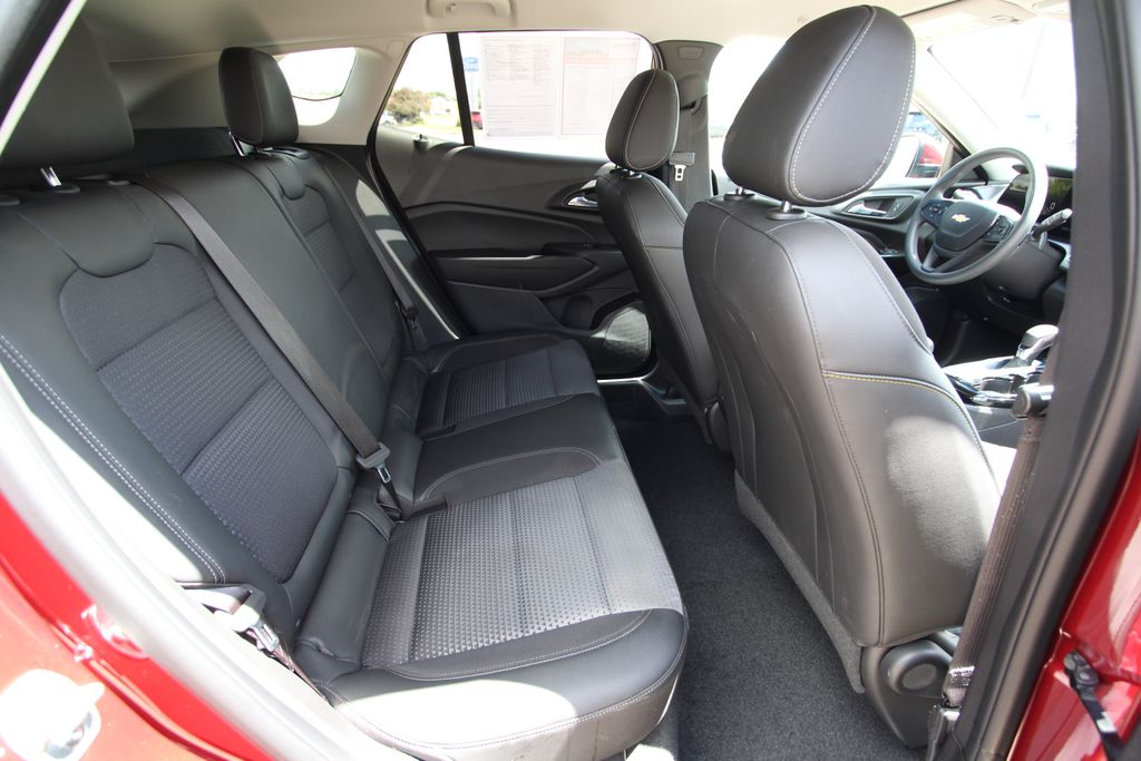 Used 2025 Chevrolet Trax SUV