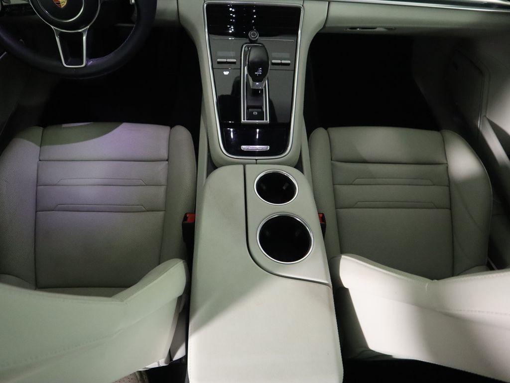 Thumbnail: 2019 Porsche Panamera - 17