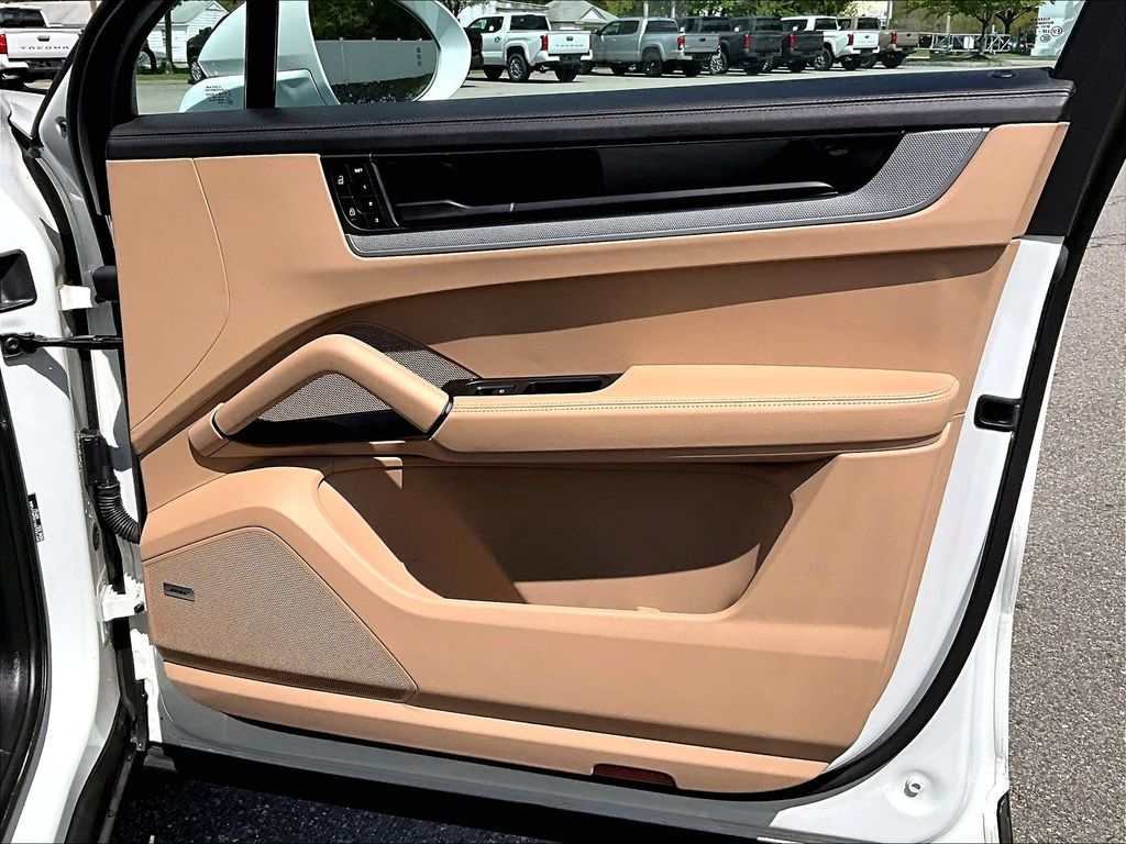 2024 Porsche Cayenne — photo 12