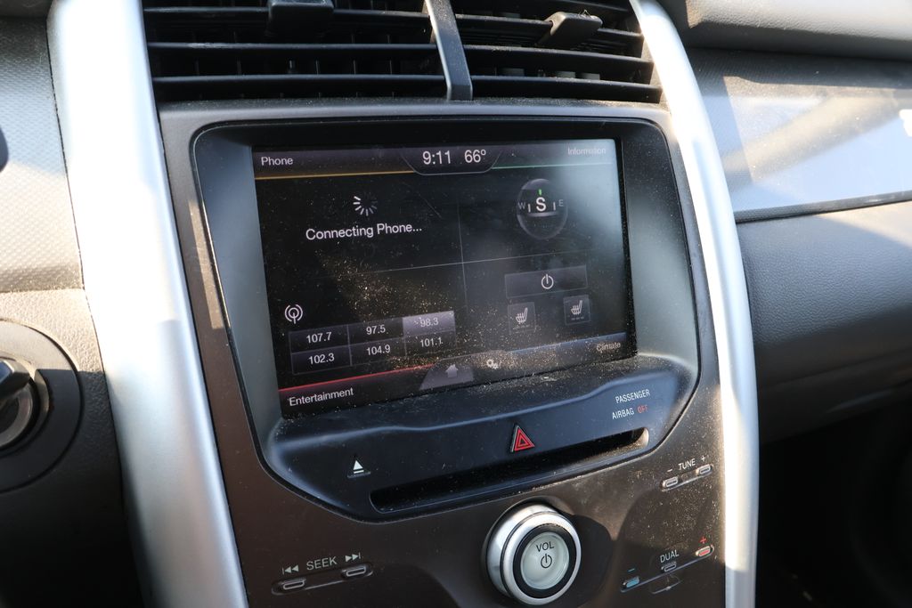 Thumbnail: 2013 Ford Edge - 23