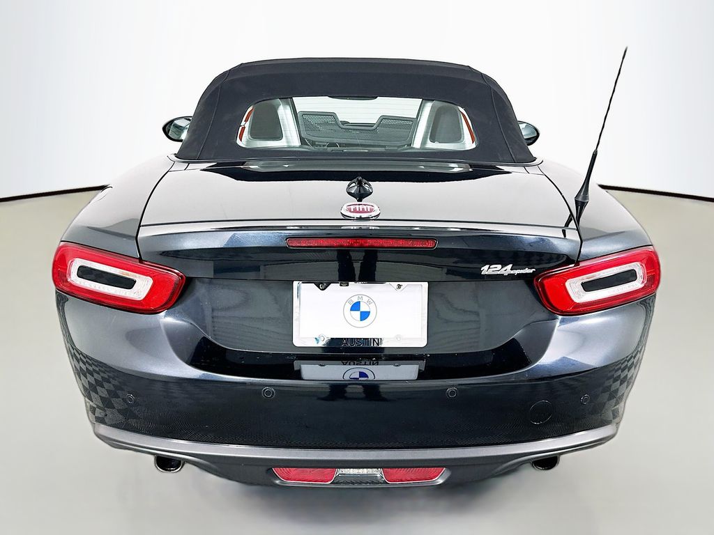 Thumbnail: 2017 Fiat 124 Spider - 6