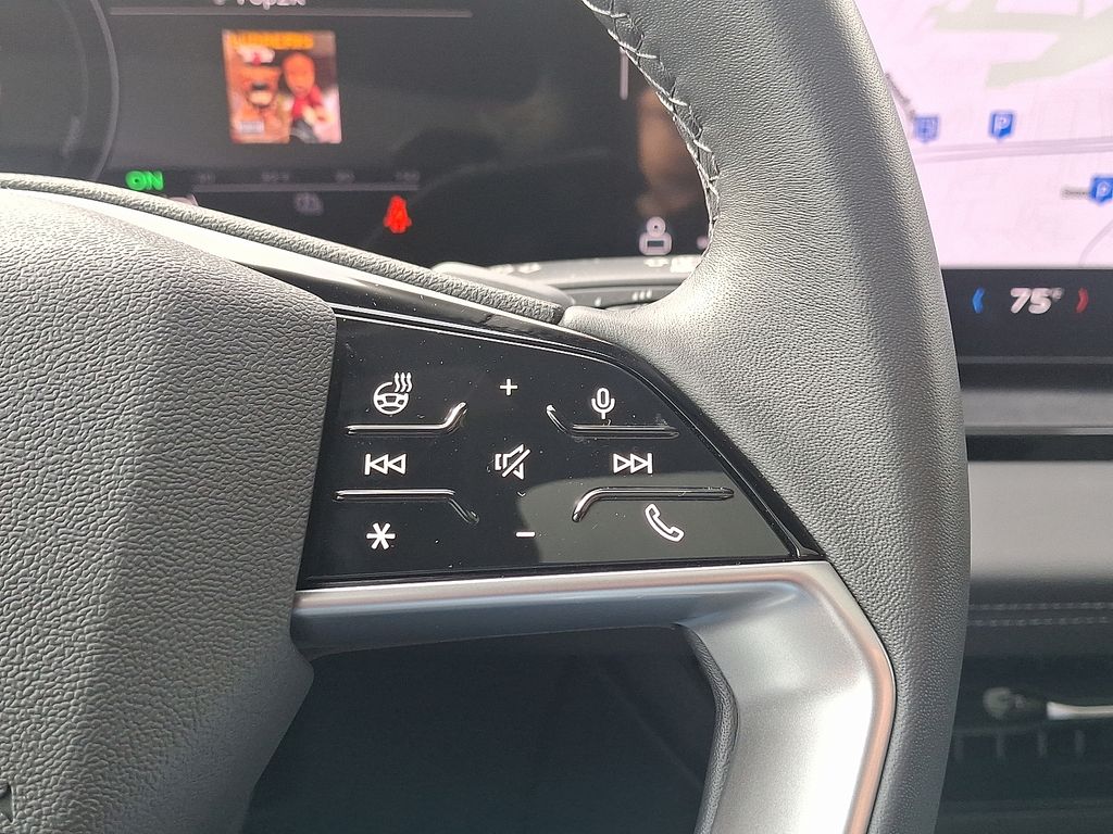 Thumbnail: 2025 Audi Q6 e-tron - 21