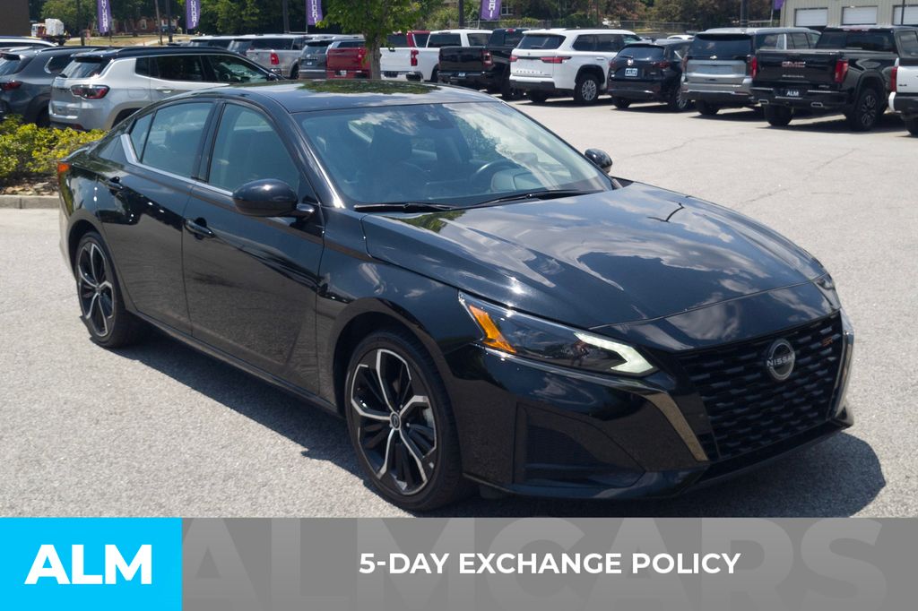 Used 2024 Black Nissan 2.5 SR image 3