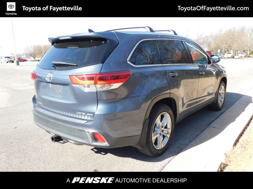 Thumbnail: 2017 Toyota Highlander - 9