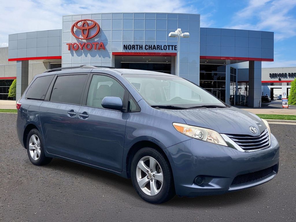 Shoreline Blue Pearl 2017 Toyota Sienna Minivan Front-Wheel Drive 8-Speed Automatic