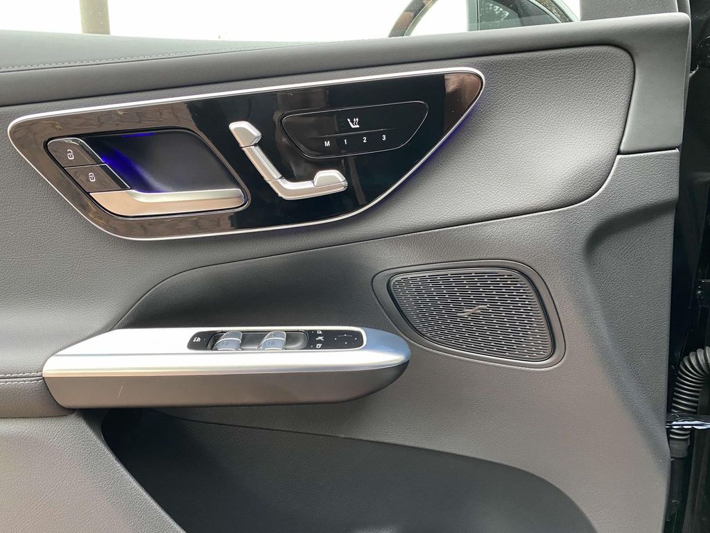 Thumbnail: 2025 Mercedes-Benz GLC - 24