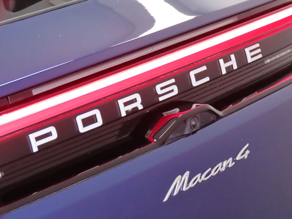Thumbnail: 2024 Porsche Macan - 12