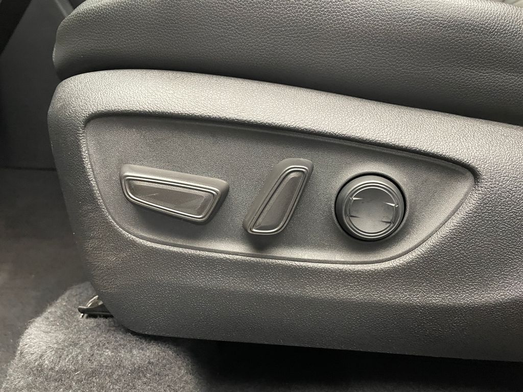 Thumbnail: 2020 Toyota Highlander - 14