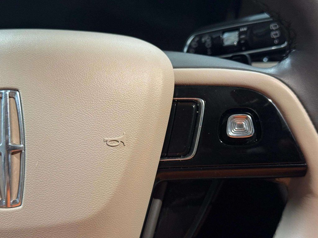 Certified Used 2022 Flight Blue Metallic Clearcoat Lincoln Grand Touring image 12