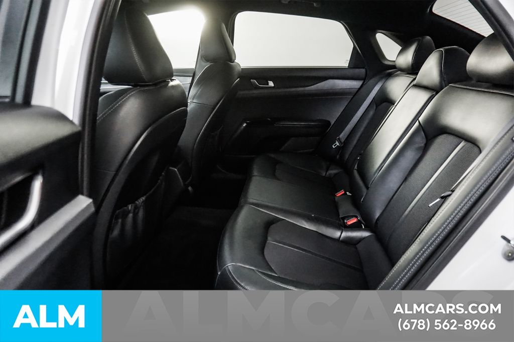 Used 2022 White Kia GT-Line image 17