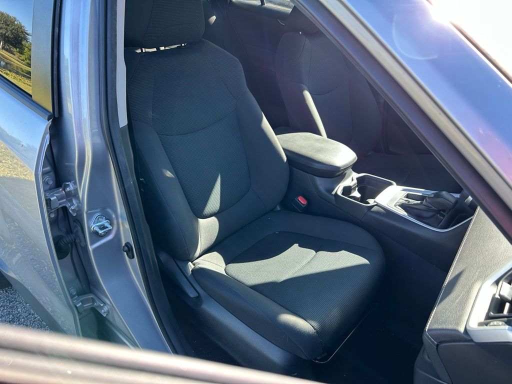 Thumbnail: 2021 Toyota RAV4 - 14