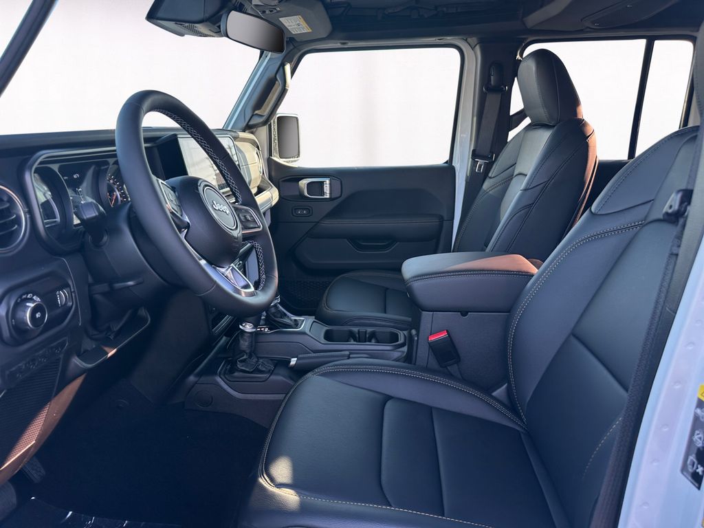 2025 Jeep Wrangler 4-Door Sahara - Photo 9