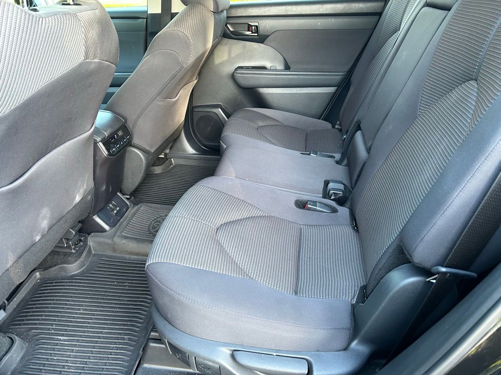 2024 Toyota Highlander LE 13
