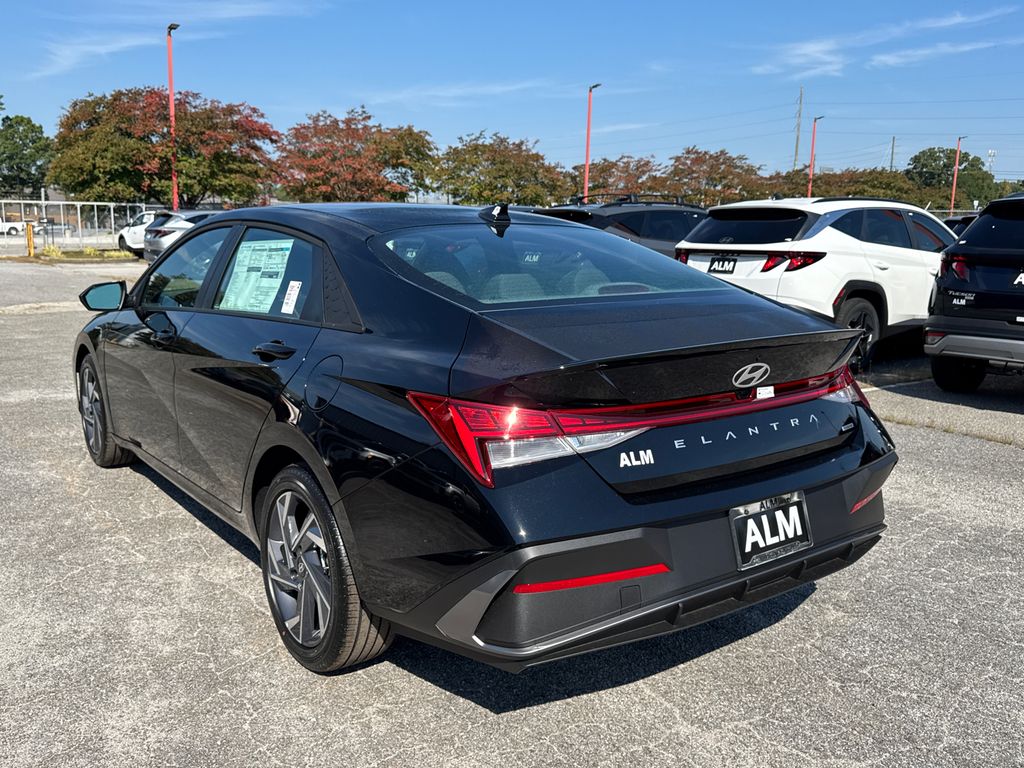 2025 Hyundai Elantra Hybrid SEL Sport photo 3