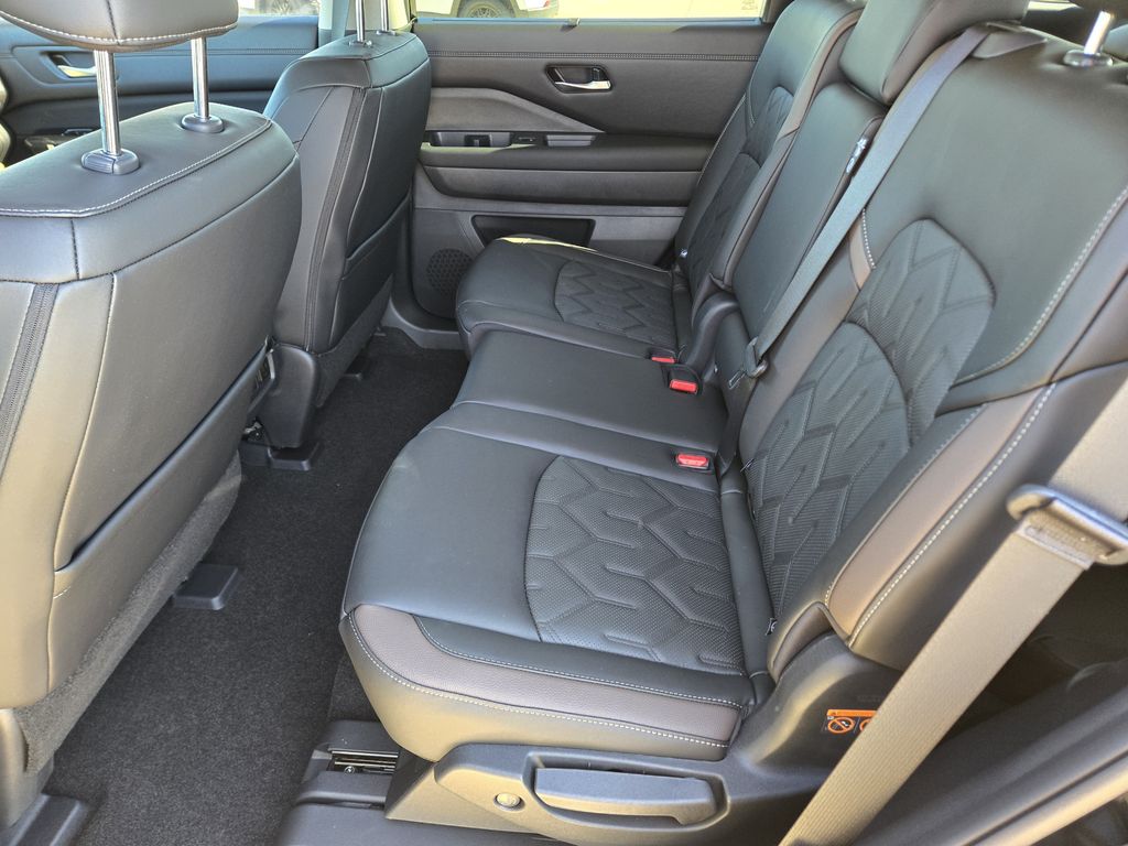 2026 Nissan Pathfinder Platinum - 8