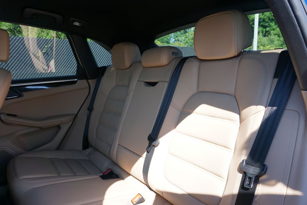 Thumbnail: 2019 Porsche Macan - 13