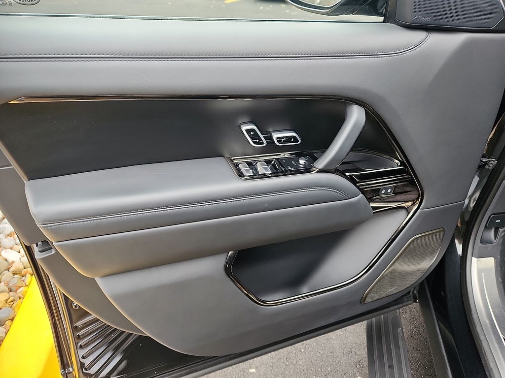 Thumbnail: 2023 Land Rover Range Rover - 12