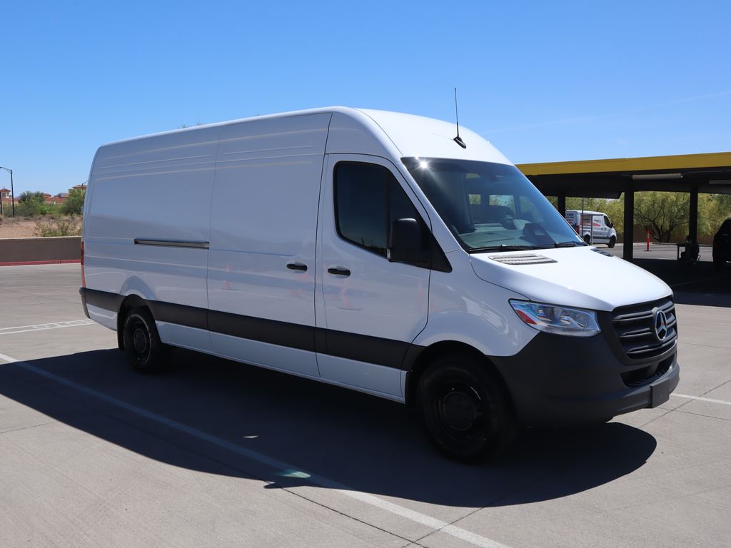 Thumbnail: 2025 Mercedes-Benz Sprinter - 3