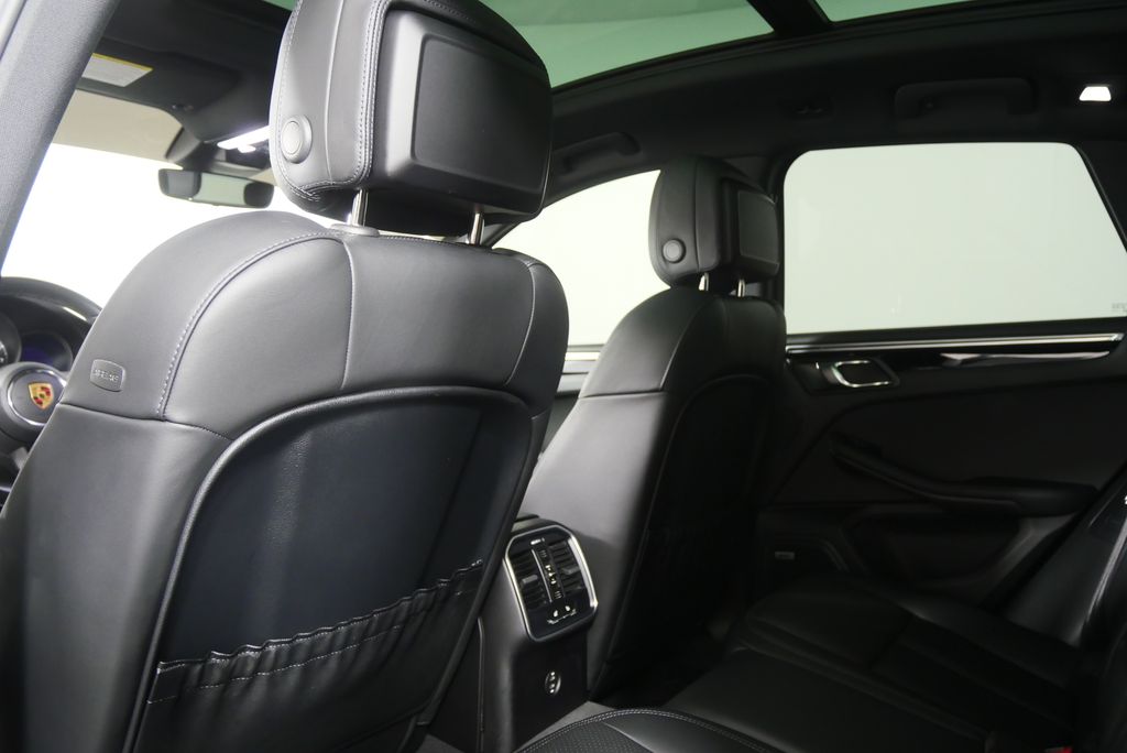 Thumbnail: 2022 Porsche Macan - 17