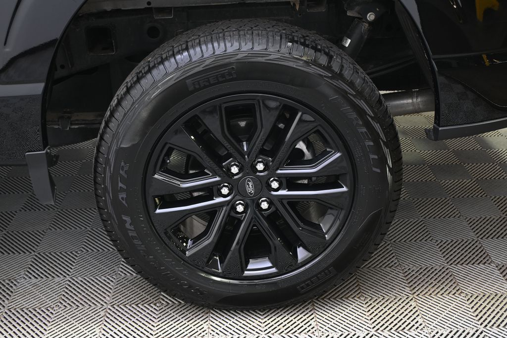 New 2025 Black Ford XLT Hybrid image 20