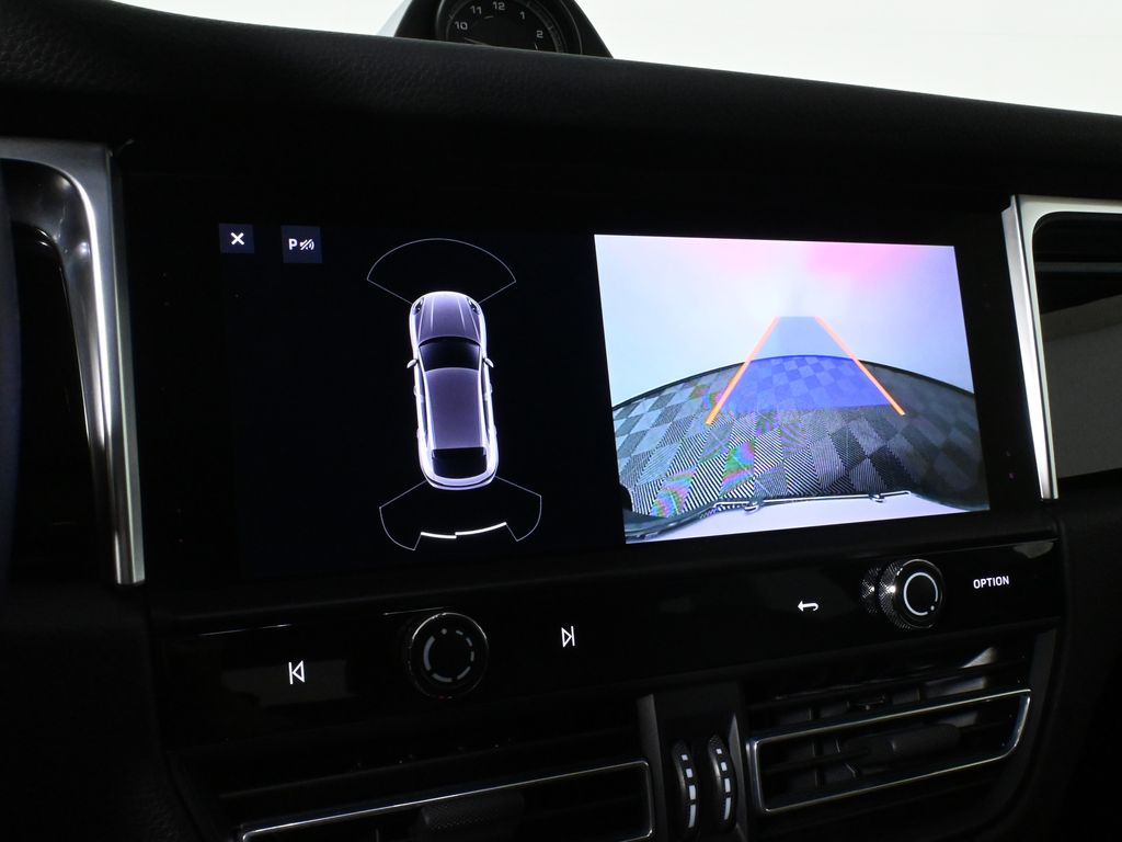 2022 Porsche Macan  31