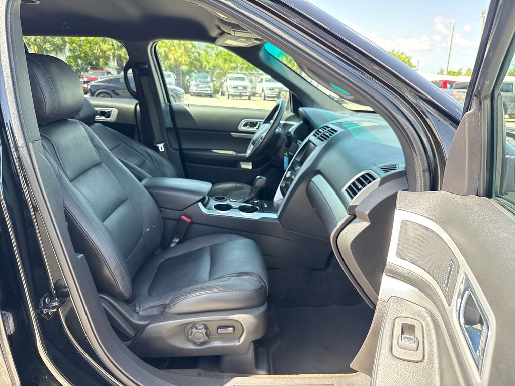Used 2015 Black Ford XLT image 23