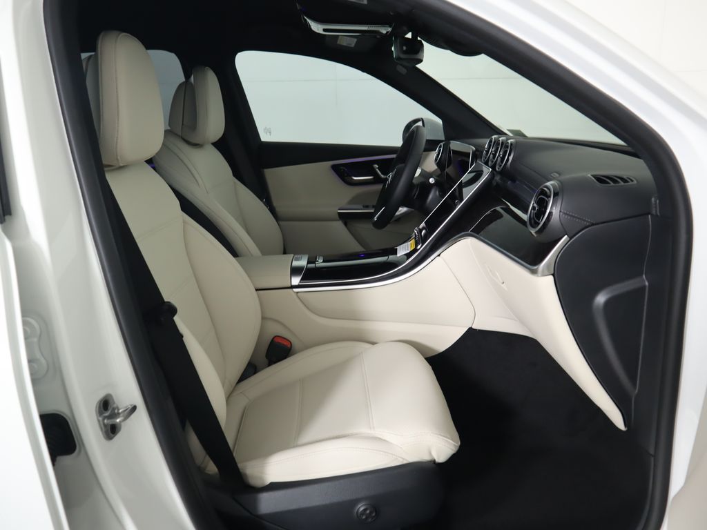 2025 Mercedes-Benz GLC 300 21