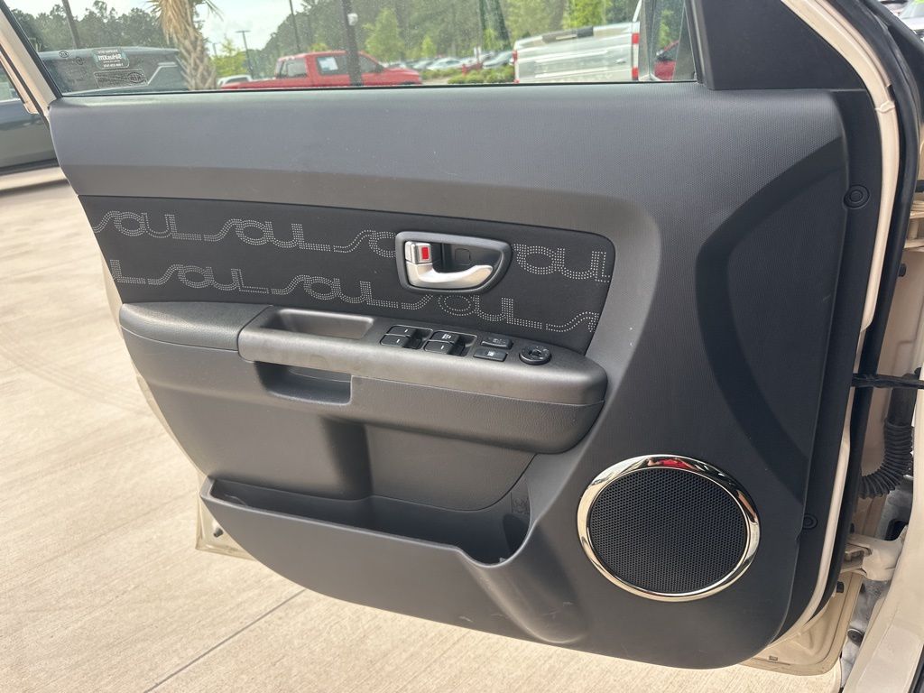 2013 Dune Kia Soul Plus FWD Hatchback