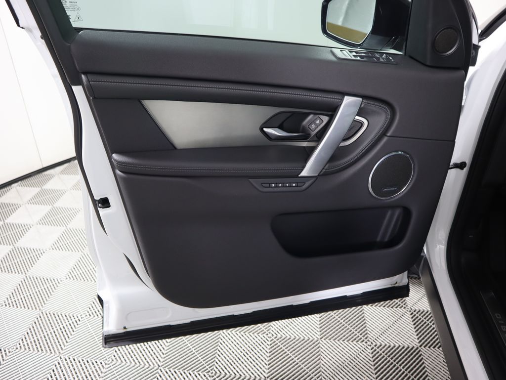 Thumbnail: 2025 Land Rover Discovery Sport - 25