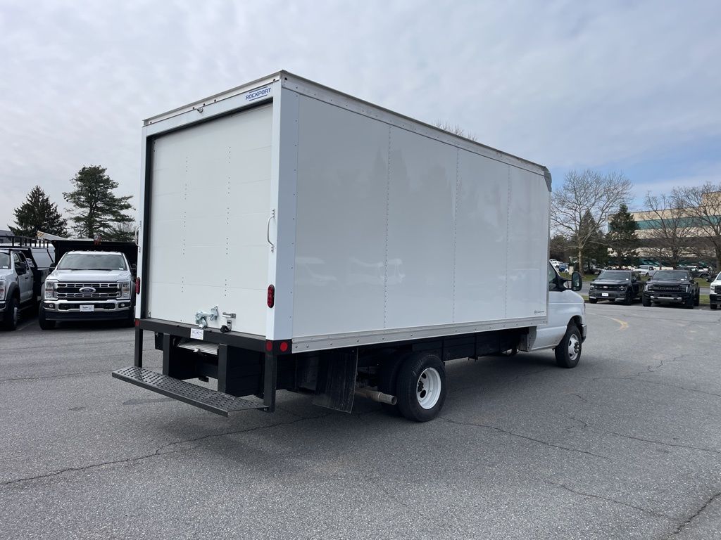 2027 Ford E-Series Cutaway 