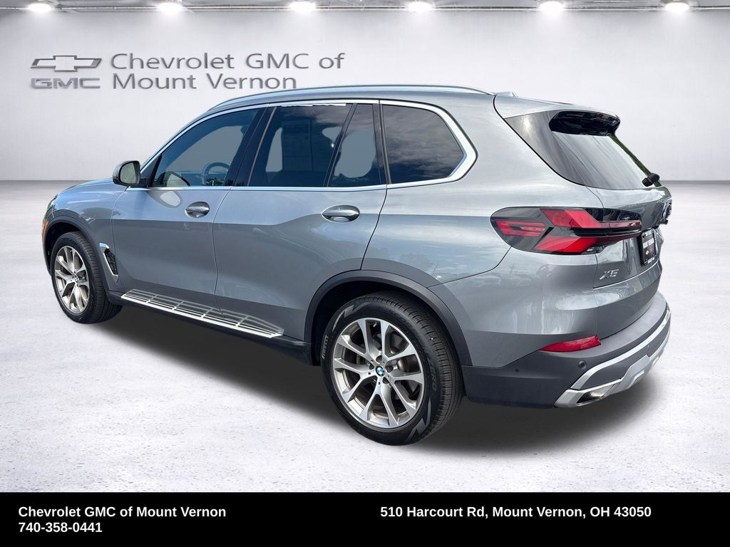 2026 BMW X5 xDrive40i - Image 3